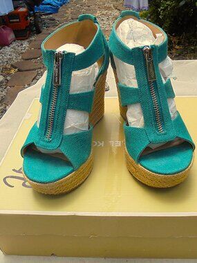 Michel Kors Damita wedge sandal, impeccable condition size 5